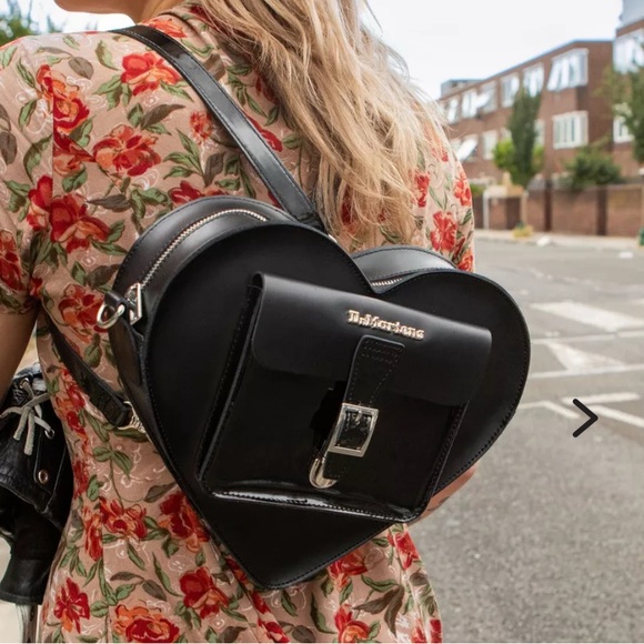 Black Heart-Shaped Kiev Crossbody/Backpack Bag - Picture 3 of 6